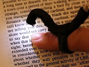 Новое устройство поможет незрячим читать обычные книги Новое устройство поможет незрячим читать обычные книги