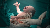У вакцинированной женщины родился ребенок с антителами к COVID-19 У вакцинированной женщины родился ребенок с антителами к COVID-19
