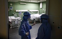 Зараженные передают коронавирус другим членам семьи минимум в 10% случаев Зараженные передают коронавирус другим членам семьи минимум в 10% случаев