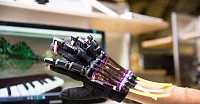 Роботизированная перчатка поможет пианистам восстановиться после инсульта Роботизированная перчатка поможет пианистам восстановиться после инсульта