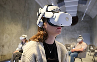    VR-   